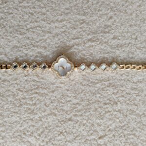 Zegarek biżuteryjny koniczyna biały