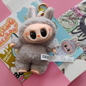 Breloczek Labubu szary inspirowany POP MART