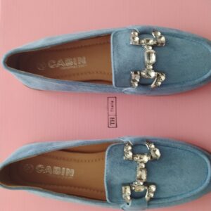 Mokasyny niebieskie z biżuteryjną klamrą