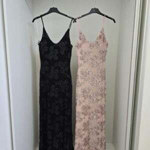 Sukienka długa pudrowy róż zdobiona