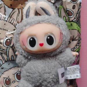 Bryloczek Labubu szary inspirowany POP MART