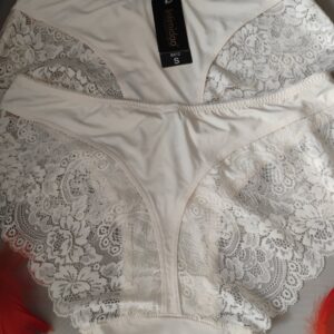 Majtki figi koronkowe kremowe