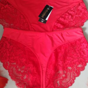 Majtki figi z koronką czerwone