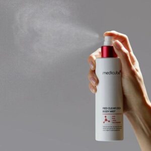 MEDICUBE Czerwona mgiełka do ciała i twarzy Red Clear Cica Body Mist 200ml